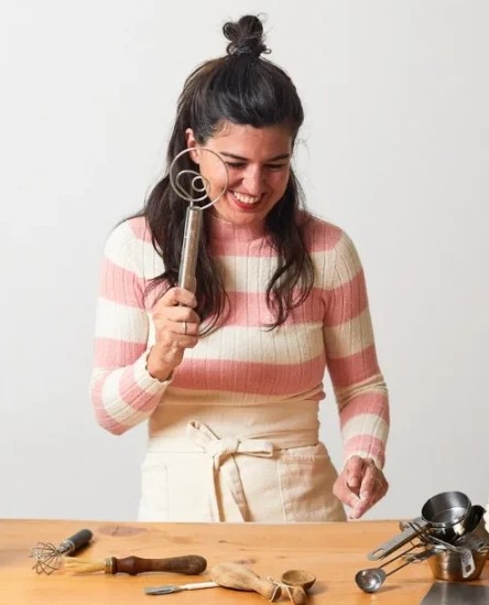 La imagen tiene un atributo ALT vacío; su nombre de archivo es Lucia-gomez-cocinando-el-cambio.jpg